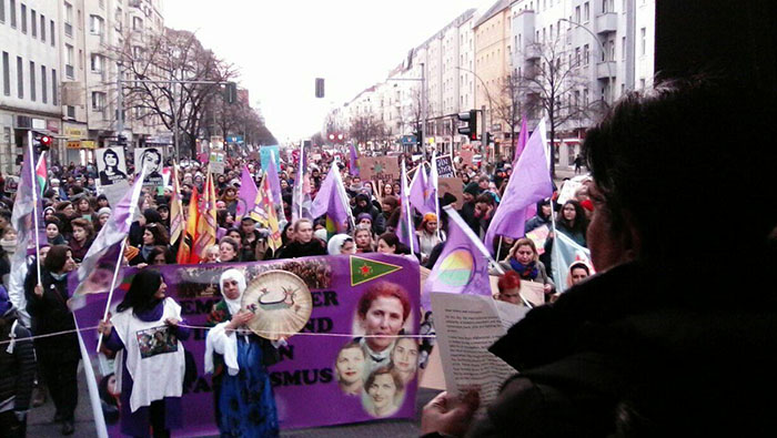 سخنرانی نمانیده «جمعیت انقلابی زنان افغانستان» (راوا) در تظاهرات روز جهانی زن در برلین