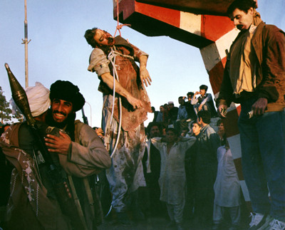 حلق آویز شدن نجیب و برادرش توسط طالبان